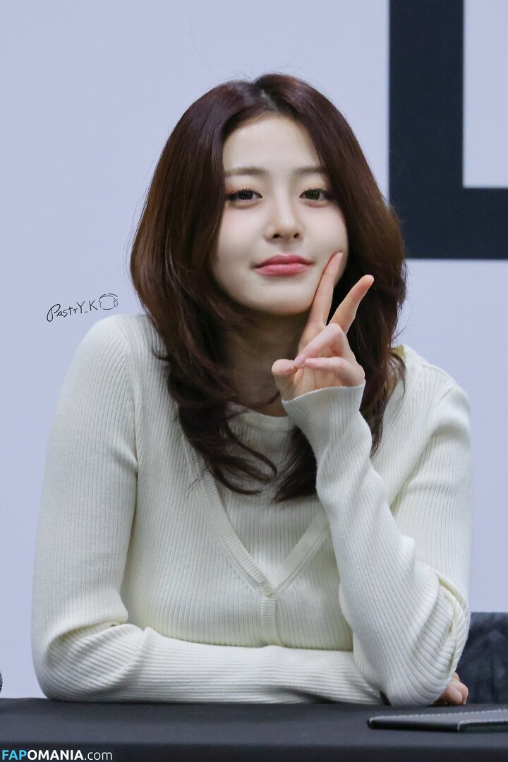 Huh Yunjin 허윤진 / LESSERAFIM / yunjin_lesserafims Nu OnlyFans  Foto vazada #4