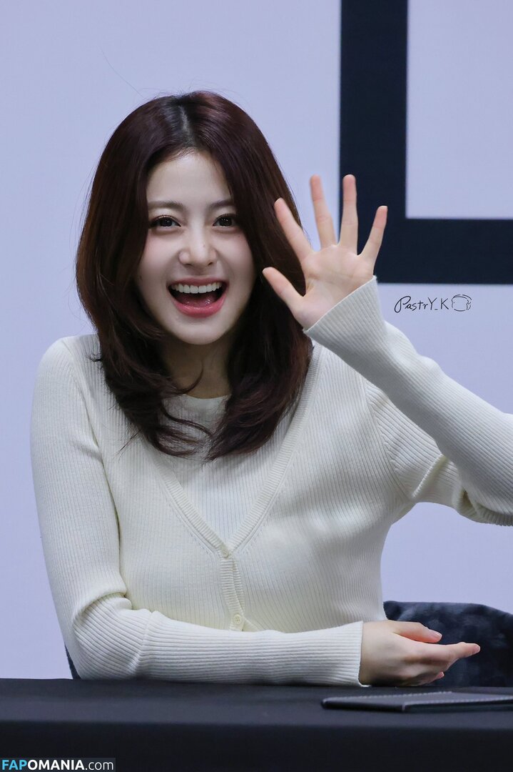 Huh Yunjin 허윤진 / LESSERAFIM / yunjin_lesserafims Nu OnlyFans  Foto vazada #7