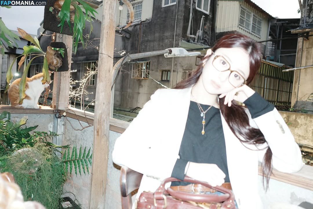 Huh Yunjin 허윤진 / LESSERAFIM / yunjin_lesserafims Nu OnlyFans  Foto vazada #13