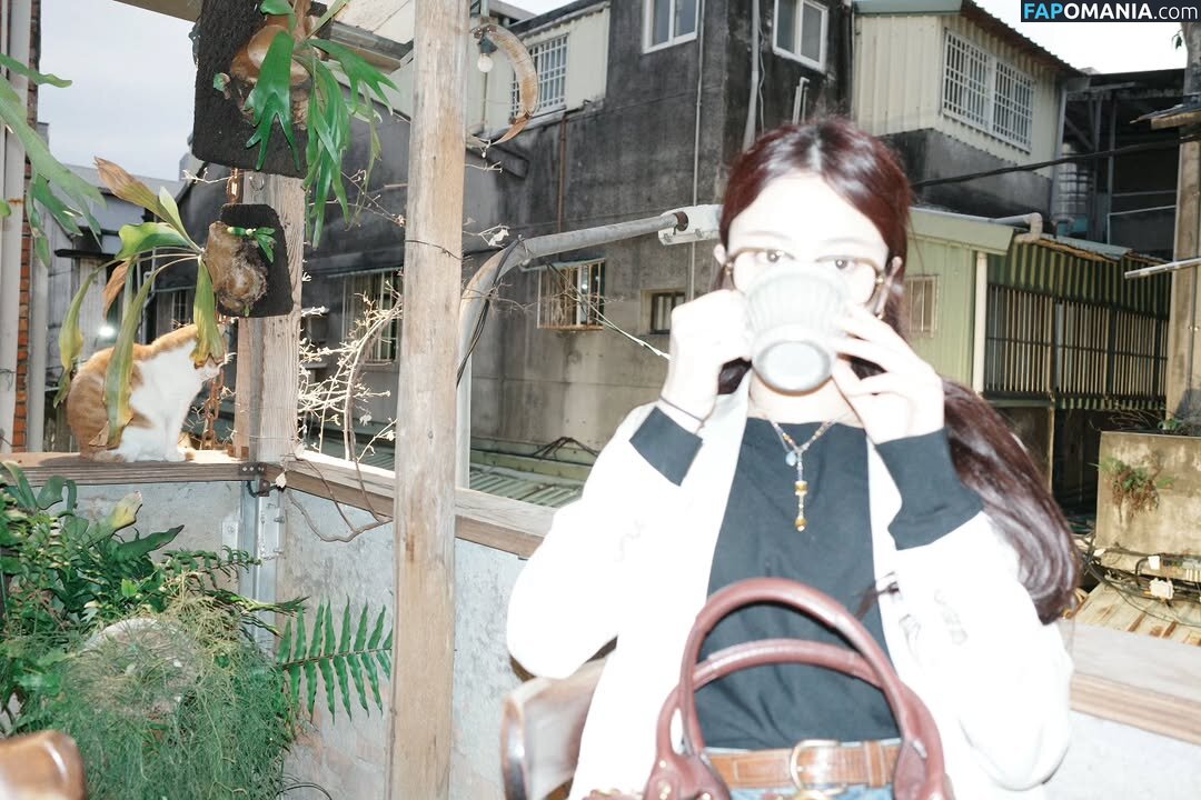 Huh Yunjin 허윤진 / LESSERAFIM / yunjin_lesserafims Nu OnlyFans  Foto vazada #14