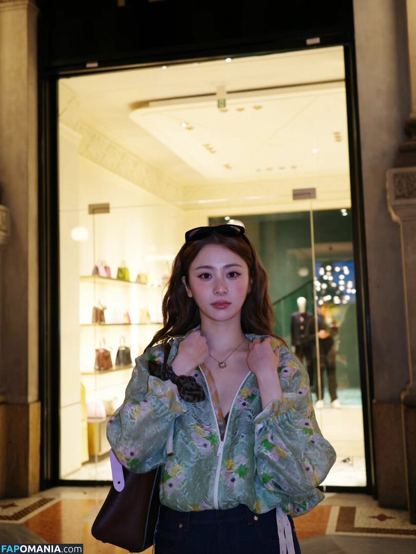 Huh Yunjin 허윤진 / LESSERAFIM / yunjin_lesserafims Nu OnlyFans  Foto vazada #22