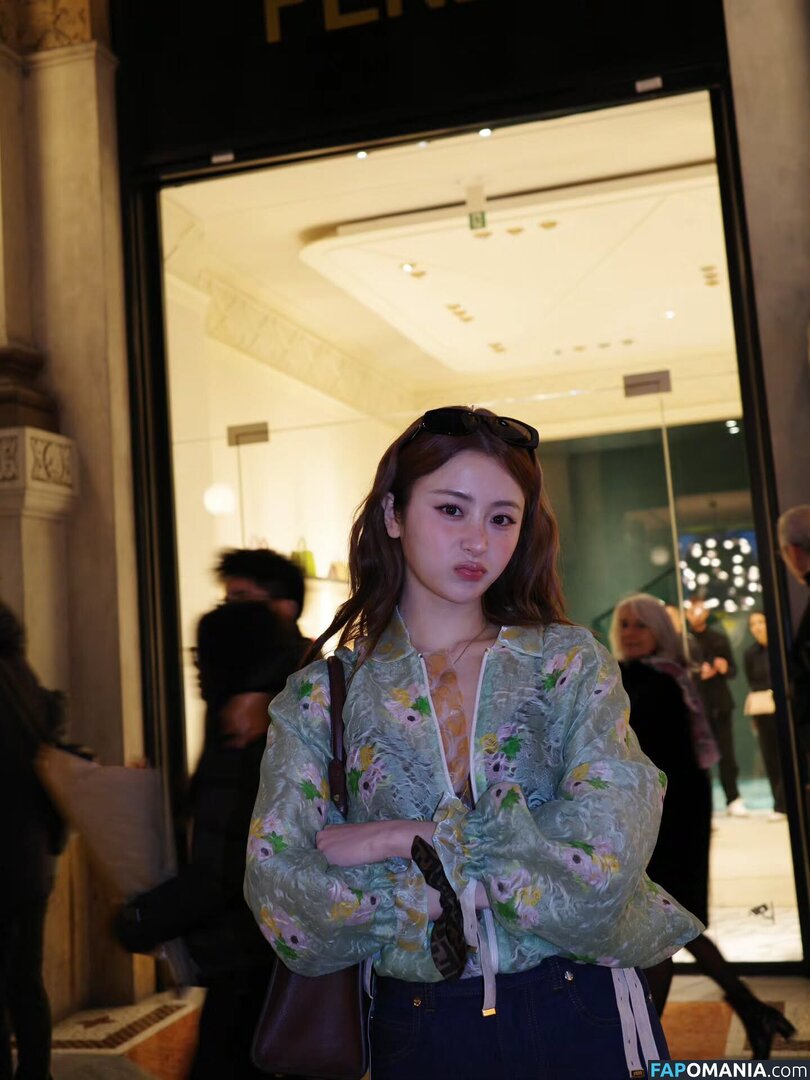 Huh Yunjin 허윤진 / LESSERAFIM / yunjin_lesserafims Nu OnlyFans  Foto vazada #32