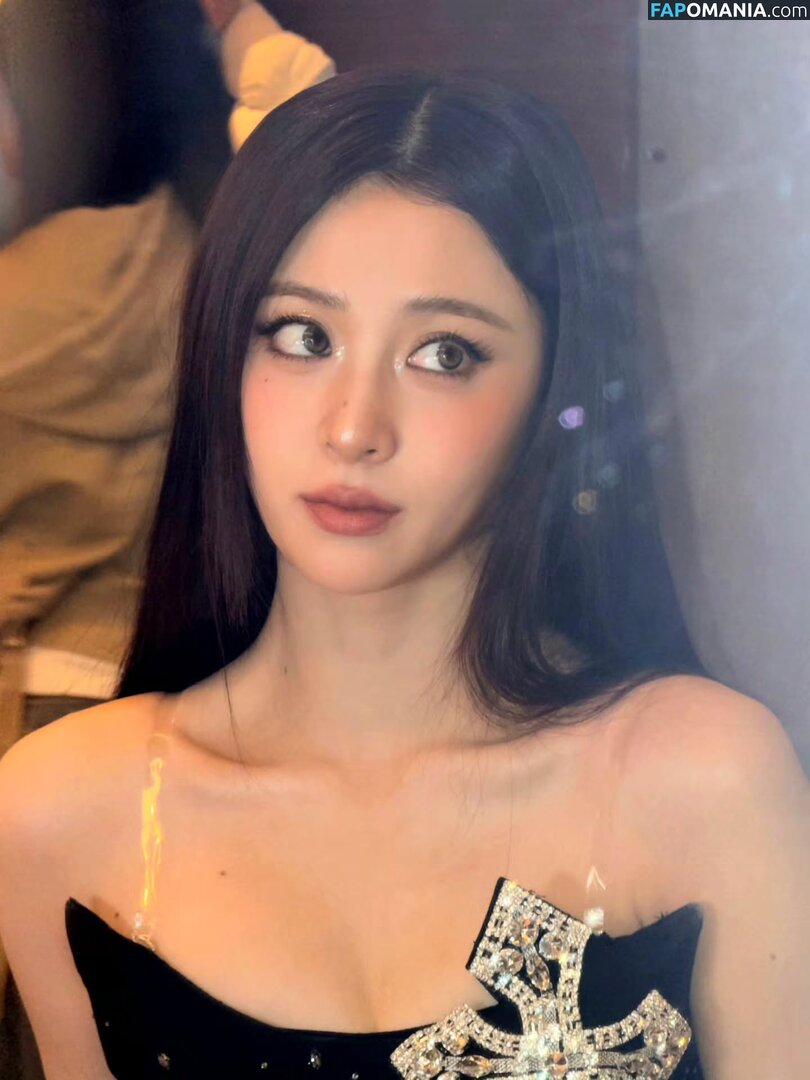 Huh Yunjin 허윤진 / LESSERAFIM / yunjin_lesserafims Nu OnlyFans  Foto vazada #41