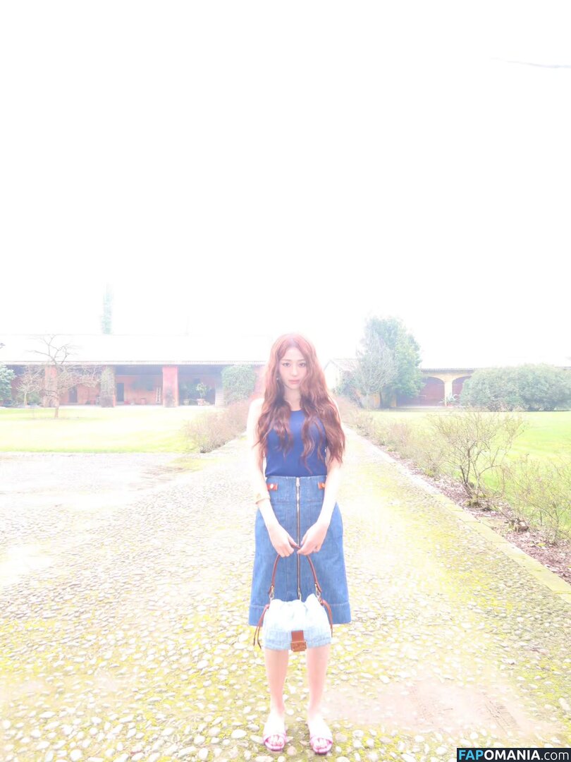 Huh Yunjin 허윤진 / LESSERAFIM / jenaissante Nu OnlyFans  Foto vazada #87
