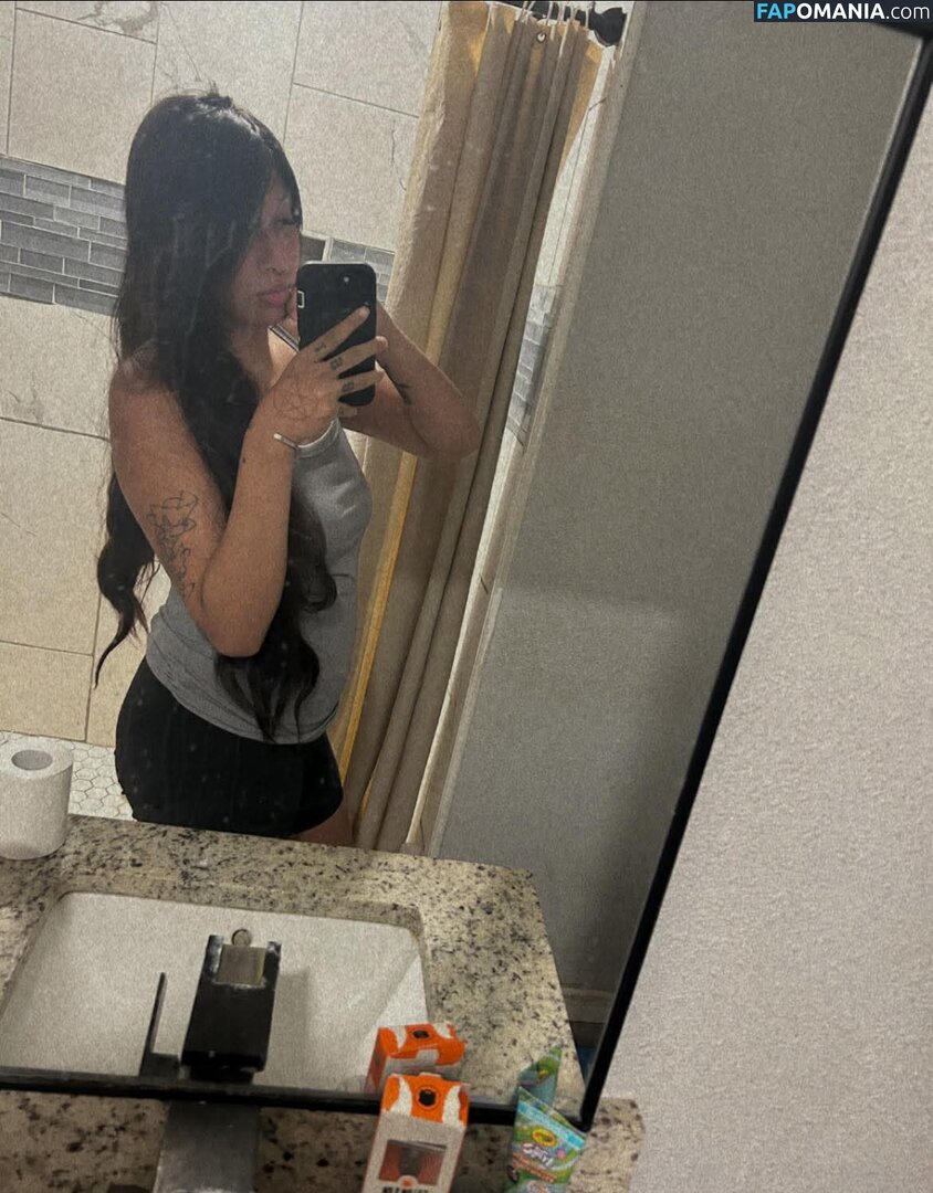 Nikki viera / daddychilll_69 / ickynicki956 Nu OnlyFans  Foto vazada #1