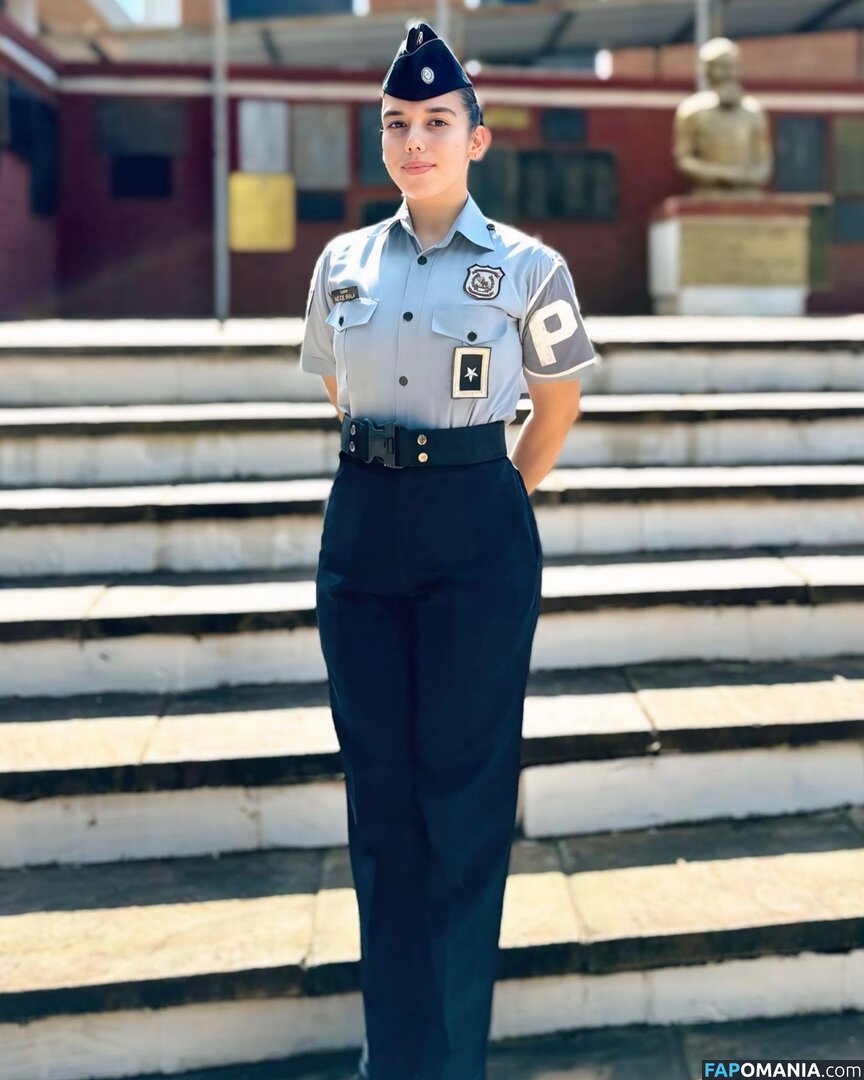 In And Out Uniform Nu OnlyFans  Foto vazada #45