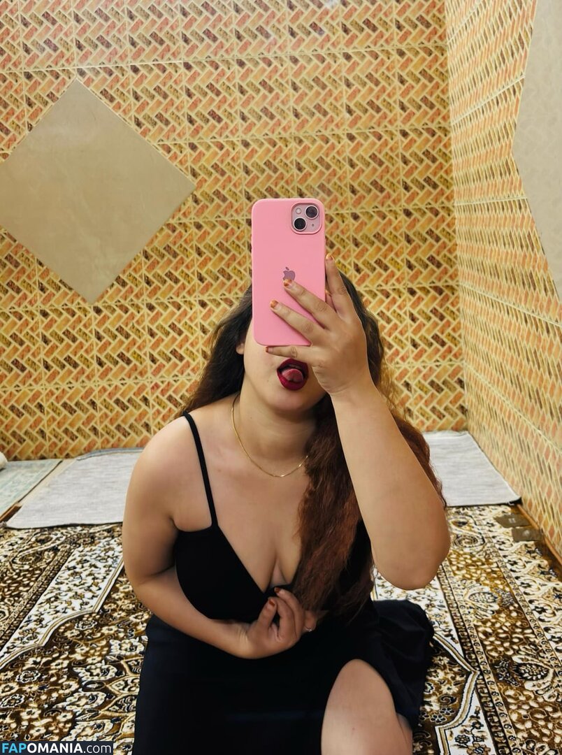 Indian Naughty Stuff / https: / justnaughtystuf / urvashi_apsaraa Nu OnlyFans  Foto vazada #1