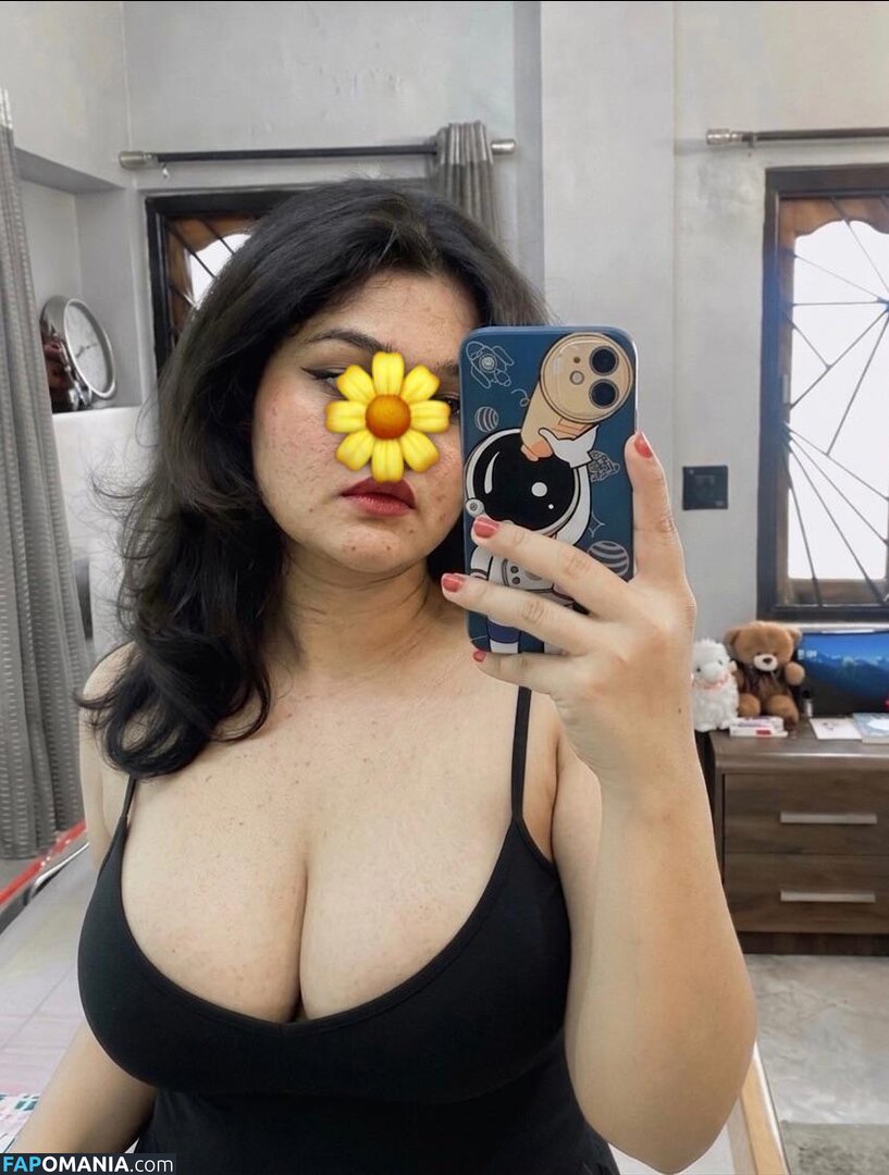 Indian Naughty Stuff / https: / justnaughtystuf / urvashi_apsaraa Nu OnlyFans  Foto vazada #5