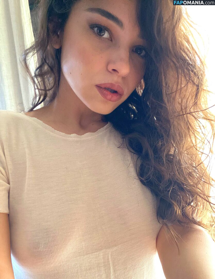 Eirenebelle / Irene Apostu / Irenebelle Nu OnlyFans  Foto vazada #1