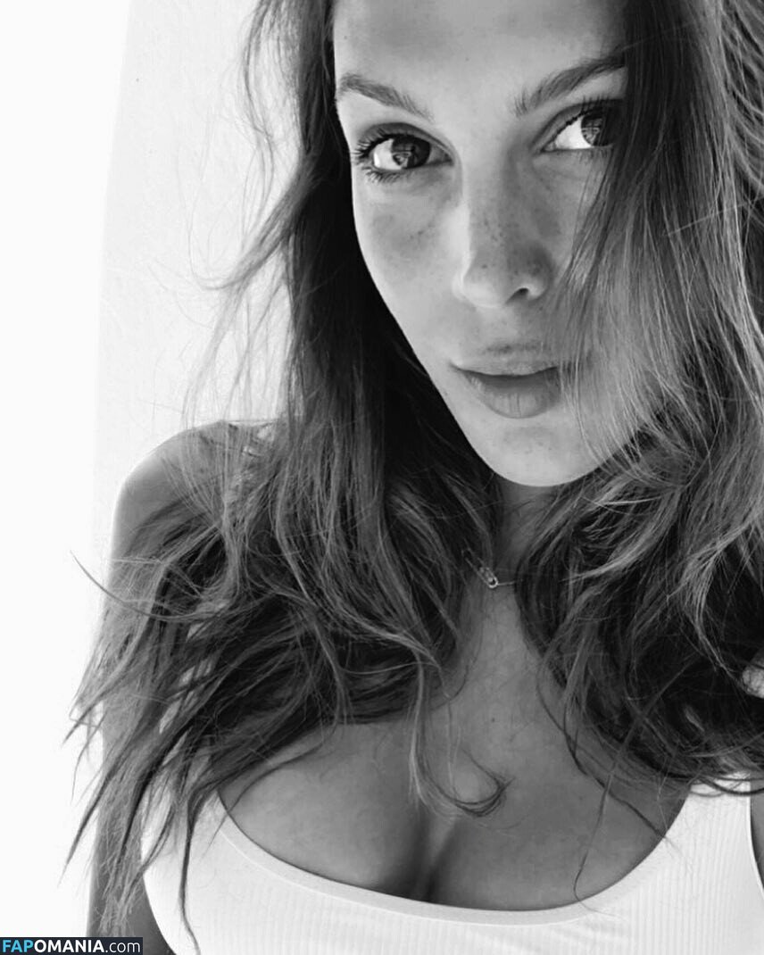 Iris Mittenaere / irismittenaere / summerxiris Nu OnlyFans  Foto vazada #36