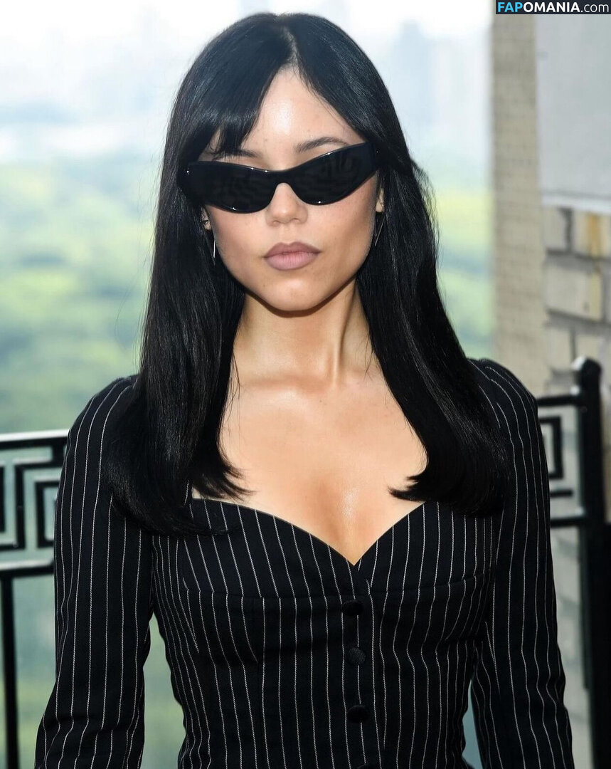 Jenna Ortega / Page / jennaortega Nu OnlyFans  Foto vazada #1672