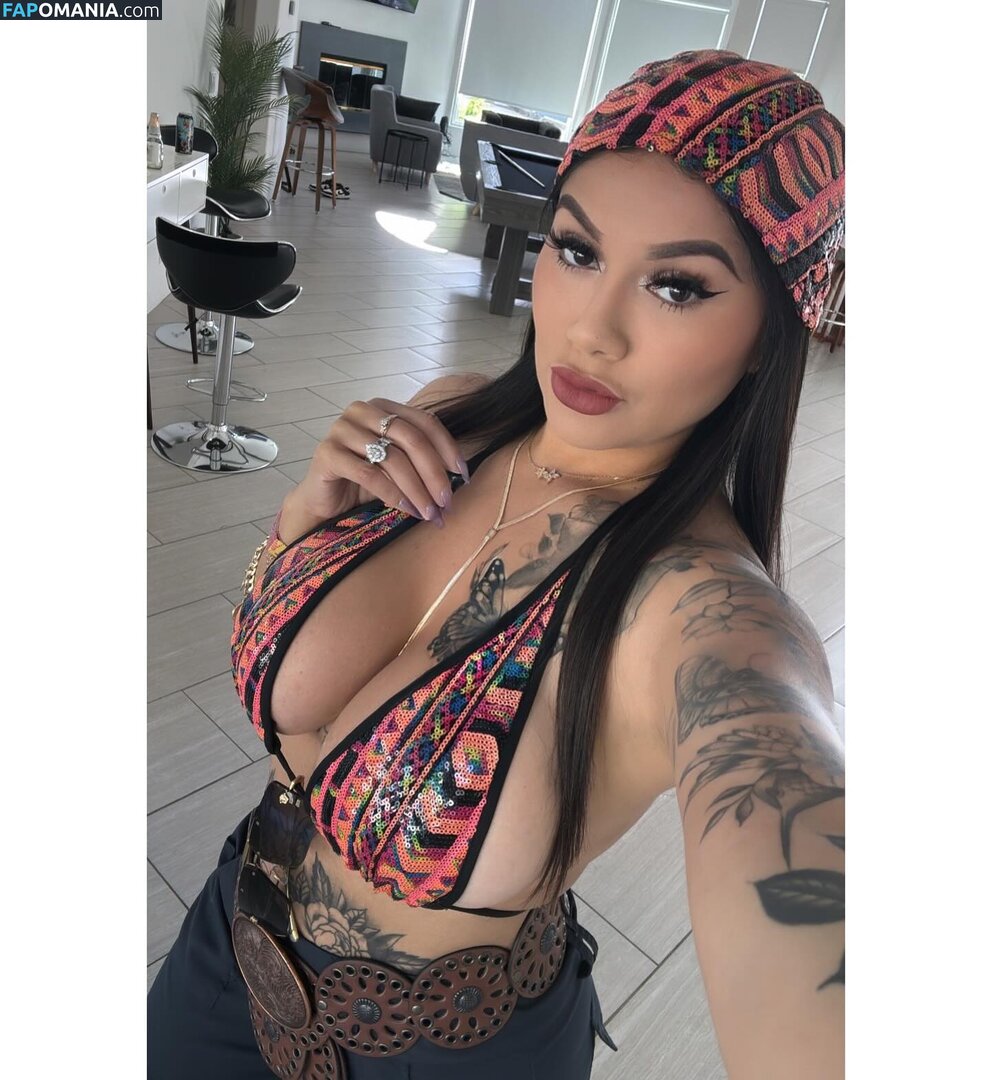 Jessica Elliott / Jessica Estrada / https: / jesslilyelliott / pinky_von_tease / pinkyvont Nu OnlyFans  Foto vazada #1