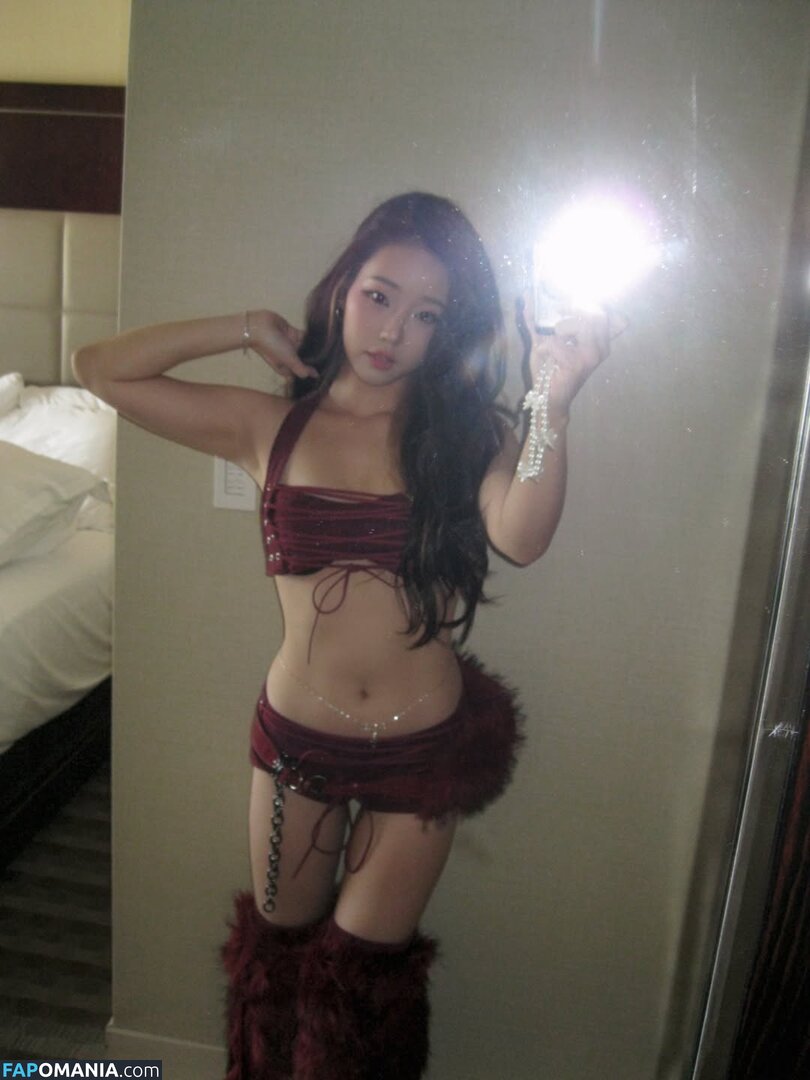 AGirlAndAGame / Jessica / jessicahkim / jessicanigri / kaburbank Nu OnlyFans  Foto vazada #957