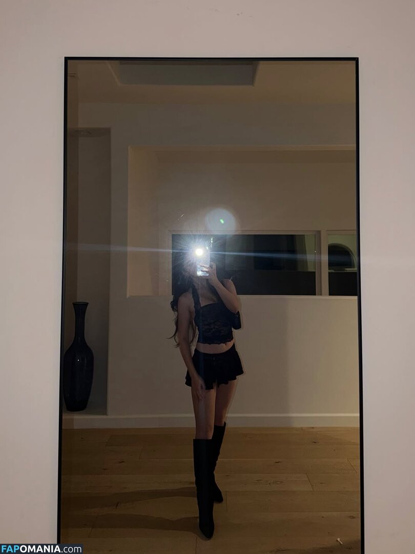 AGirlAndAGame / Jessica / jessicahkim / jessicanigri / kaburbank Nu OnlyFans  Foto vazada #960
