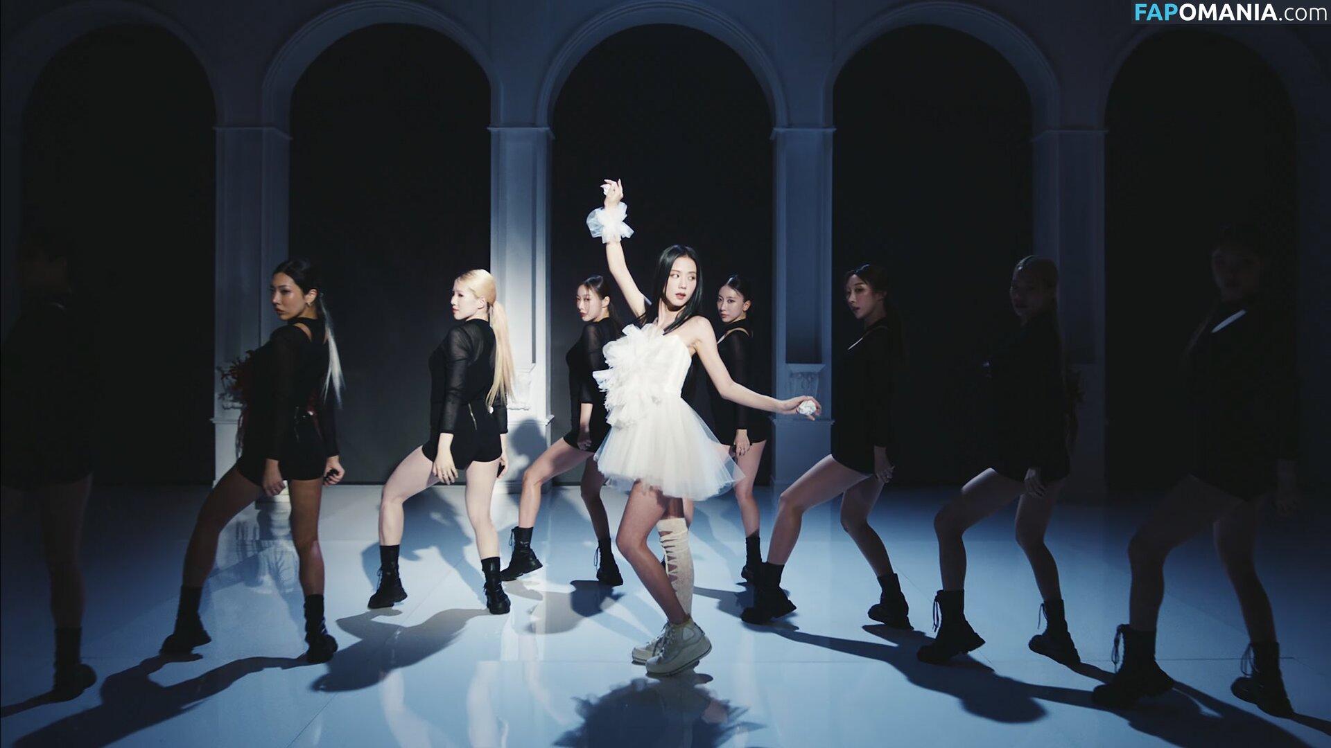 BLACKPINK / Jisoo / qenshizu / sooyaaa__ Nu OnlyFans  Foto vazada #571