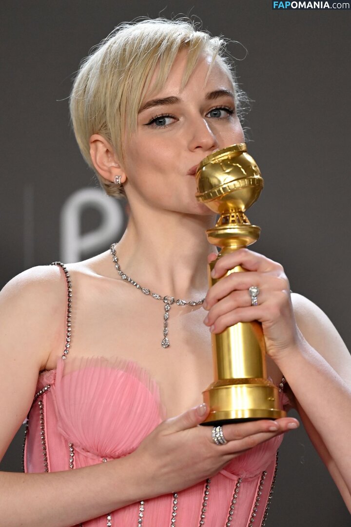 Julia Garner / juliagarnerofficial / ztyg_29 Nu OnlyFans  Foto vazada #2