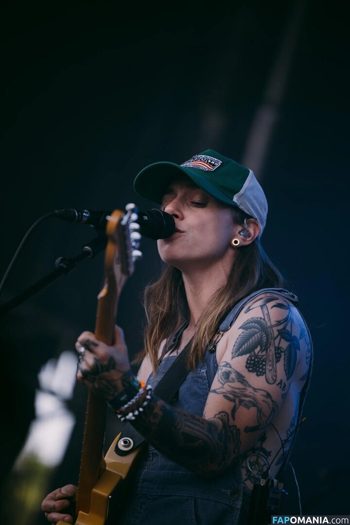 Julien Baker / julienrbaker Nu OnlyFans  Foto vazada #25