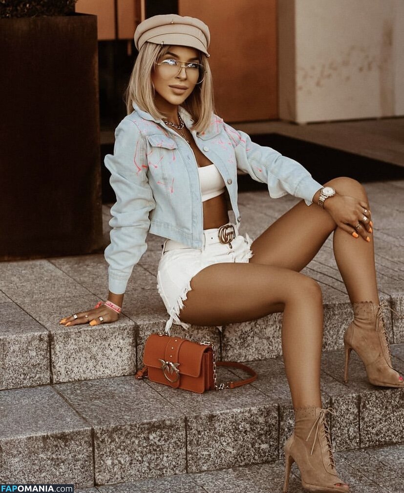 Karolina / brunettedoll77 / karolina_protsenko Nu OnlyFans  Foto vazada #9