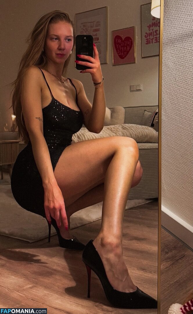 Katha Aomodels / aopremium / kathaaa_ecker Nu OnlyFans  Foto vazada #1