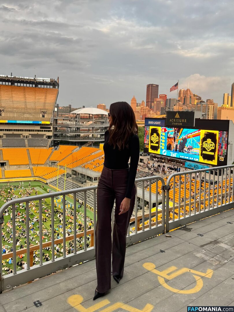 Kay Adams / heykayadams Nu OnlyFans  Foto vazada #1