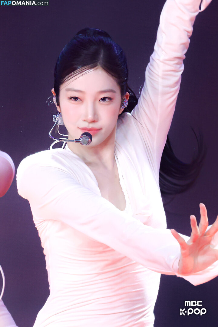 Kazuha Nakamura 中村 一葉 / LESSERAFIM / zuhazana Nu OnlyFans  Foto vazada #36