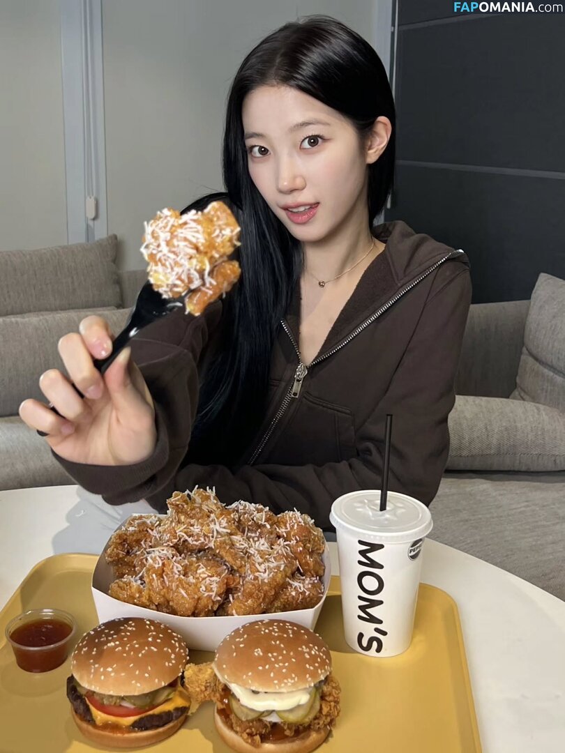 Kazuha Nakamura 中村 一葉 / LESSERAFIM / zuhazana Nu OnlyFans  Foto vazada #42