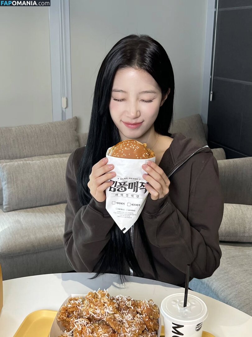 Kazuha Nakamura 中村 一葉 / LESSERAFIM / zuhazana Nu OnlyFans  Foto vazada #44