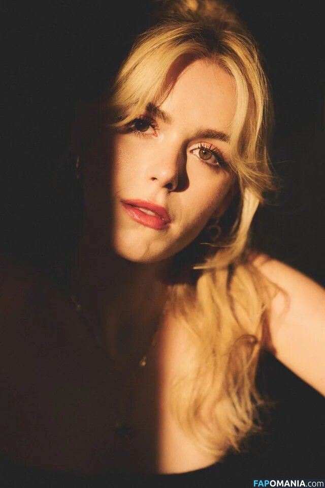 AdventuresSabrina / Kiernan Shipka / kiernanshipka Nu OnlyFans  Foto vazada #21