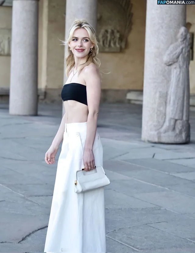 AdventuresSabrina / Kiernan Shipka / kiernanshipka Nu OnlyFans  Foto vazada #92