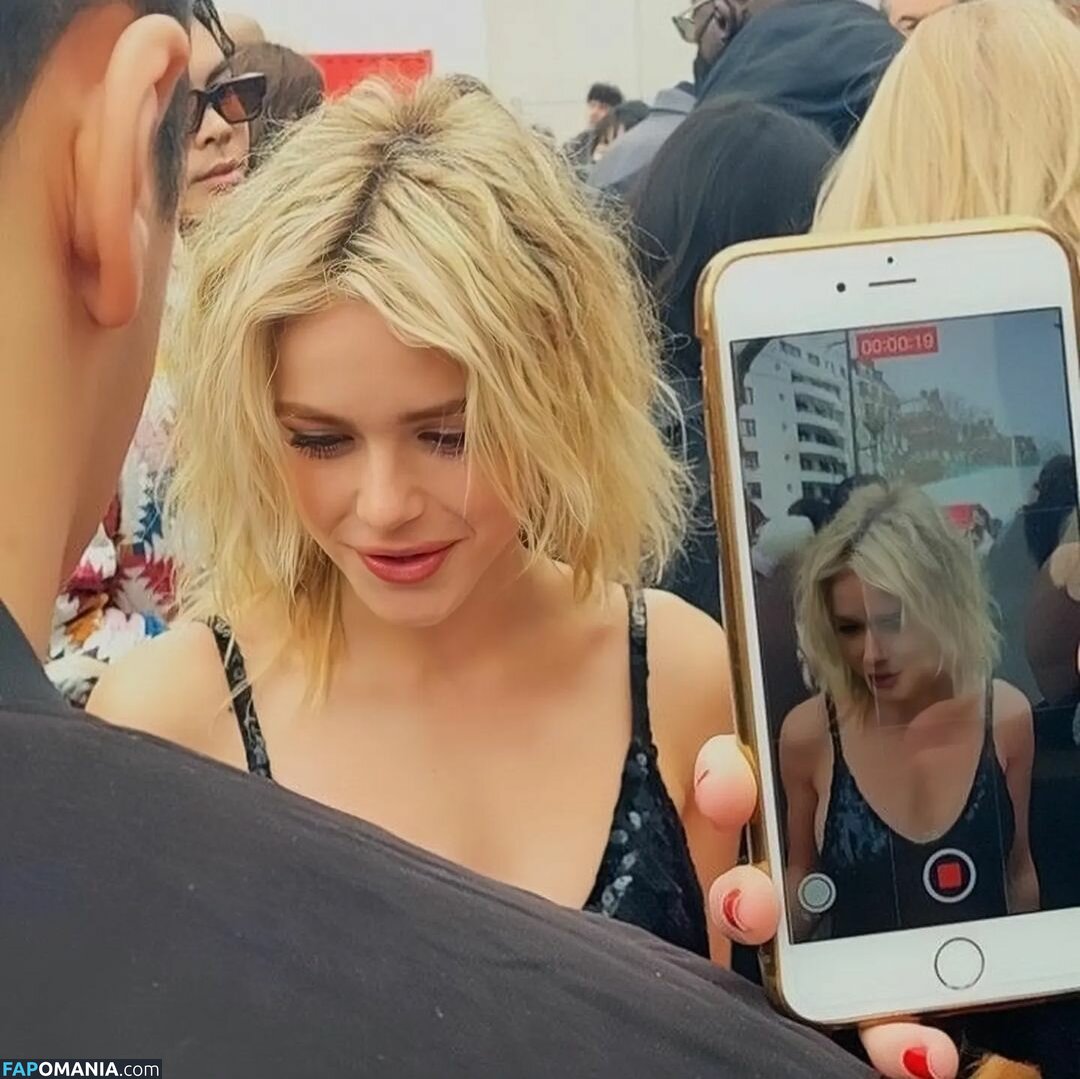 AdventuresSabrina / Kiernan Shipka / kiernanshipka Nu OnlyFans  Foto vazada #496