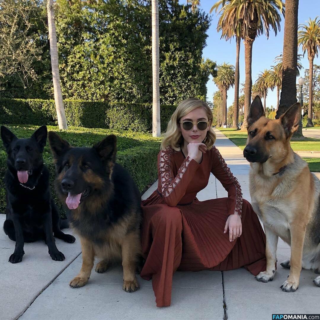 AdventuresSabrina / Kiernan Shipka / kiernanshipka Nu OnlyFans  Foto vazada #656