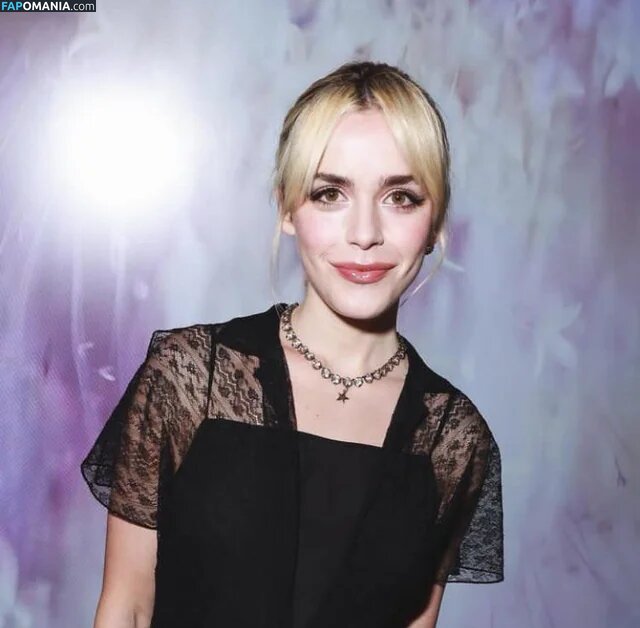 AdventuresSabrina / Kiernan Shipka / kiernanshipka Nu OnlyFans  Foto vazada #869