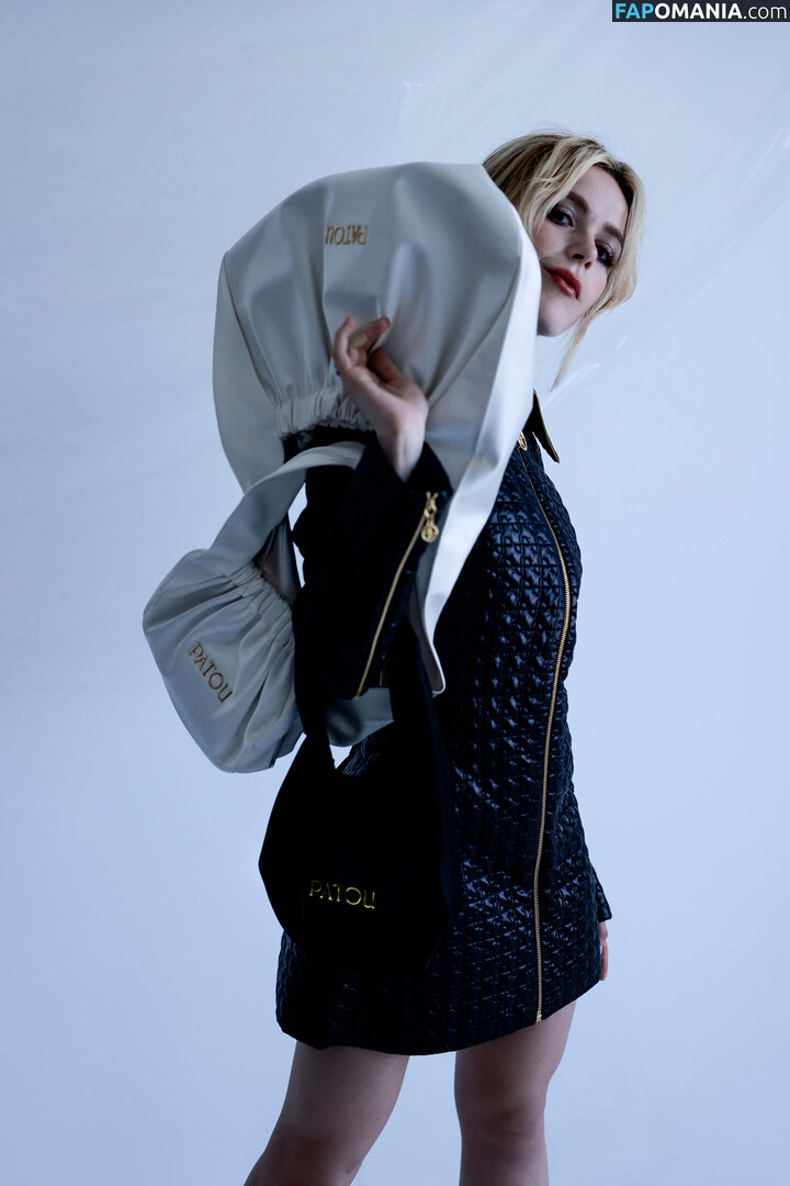 AdventuresSabrina / Kiernan Shipka / kiernanshipka Nu OnlyFans  Foto vazada #1532