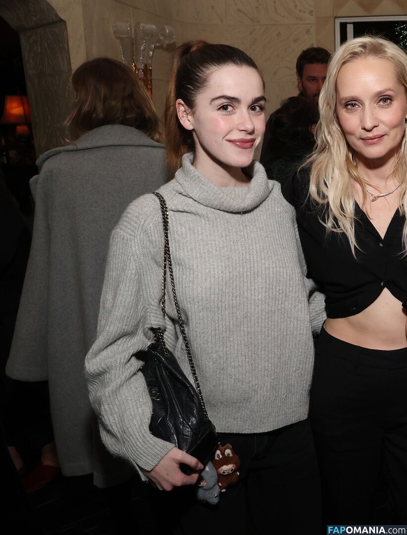 AdventuresSabrina / Kiernan Shipka / kiernanshipka Nu OnlyFans  Foto vazada #1551