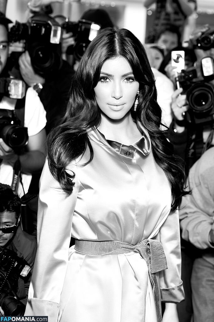 Kim Kardashian / kimkadarshian / kimkardashian Nu OnlyFans  Foto vazada #53