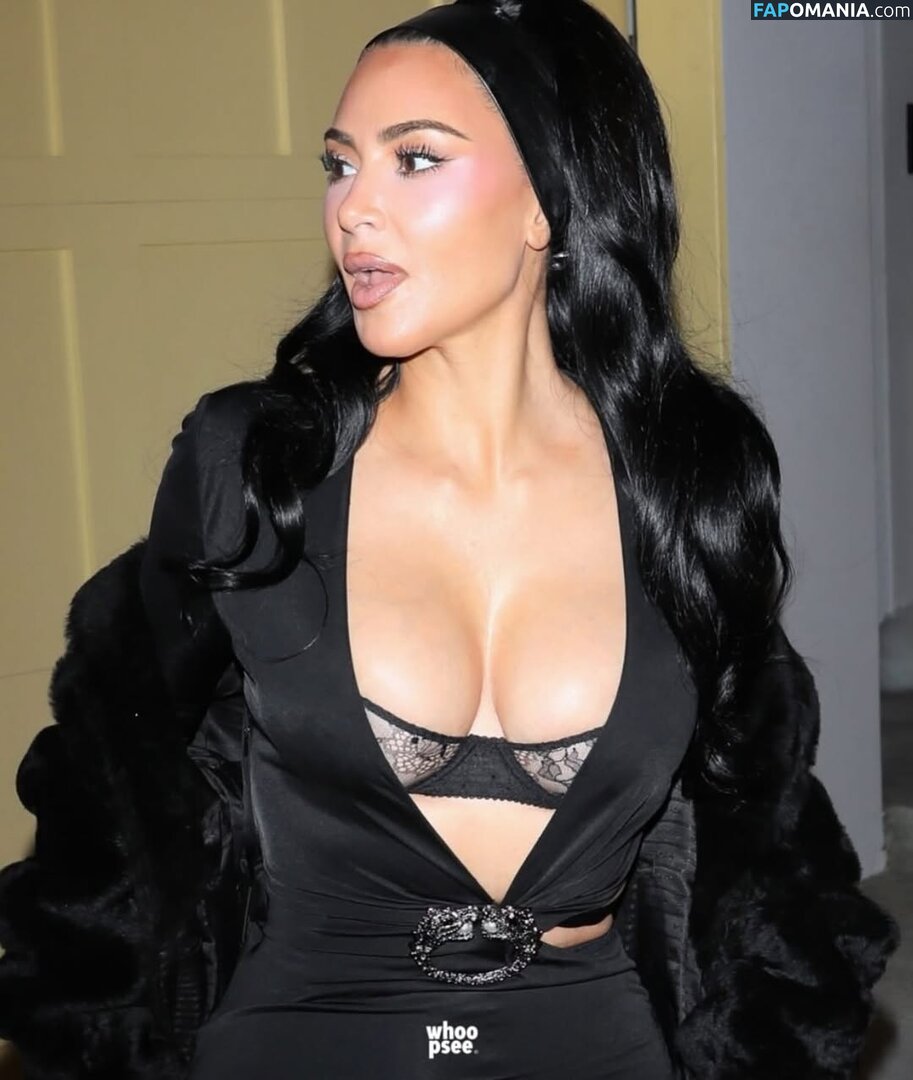 Kim Kardashian / kimkadarshian / kimkardashian Nu OnlyFans  Foto vazada #62