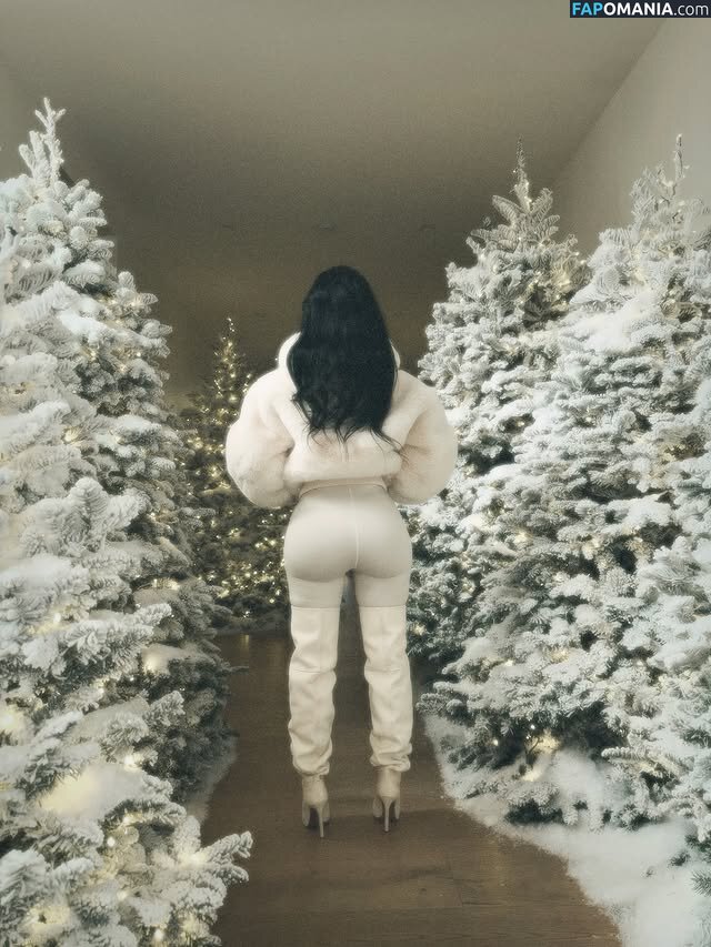 Kim Kardashian / kimkadarshian / kimkardashian Nu OnlyFans  Foto vazada #68