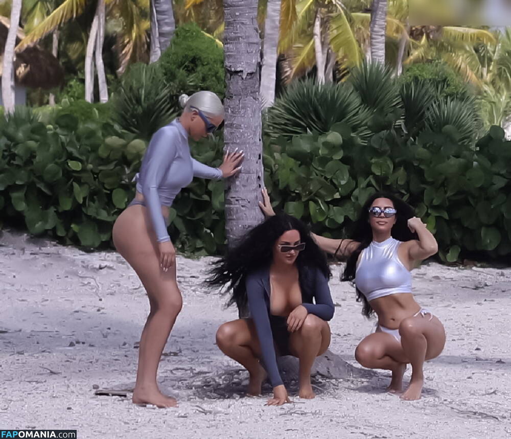 Kim Kardashian / kimkadarshian / kimkardashian Nu OnlyFans  Foto vazada #82
