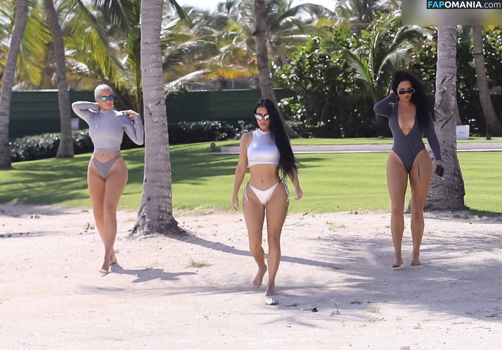 Kim Kardashian / kimkadarshian / kimkardashian Nu OnlyFans  Foto vazada #90