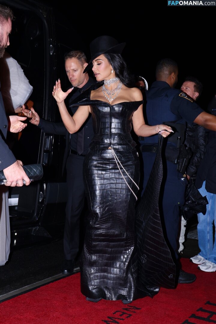 Kim Kardashian / kimkadarshian / kimkardashian Nu OnlyFans  Foto vazada #102