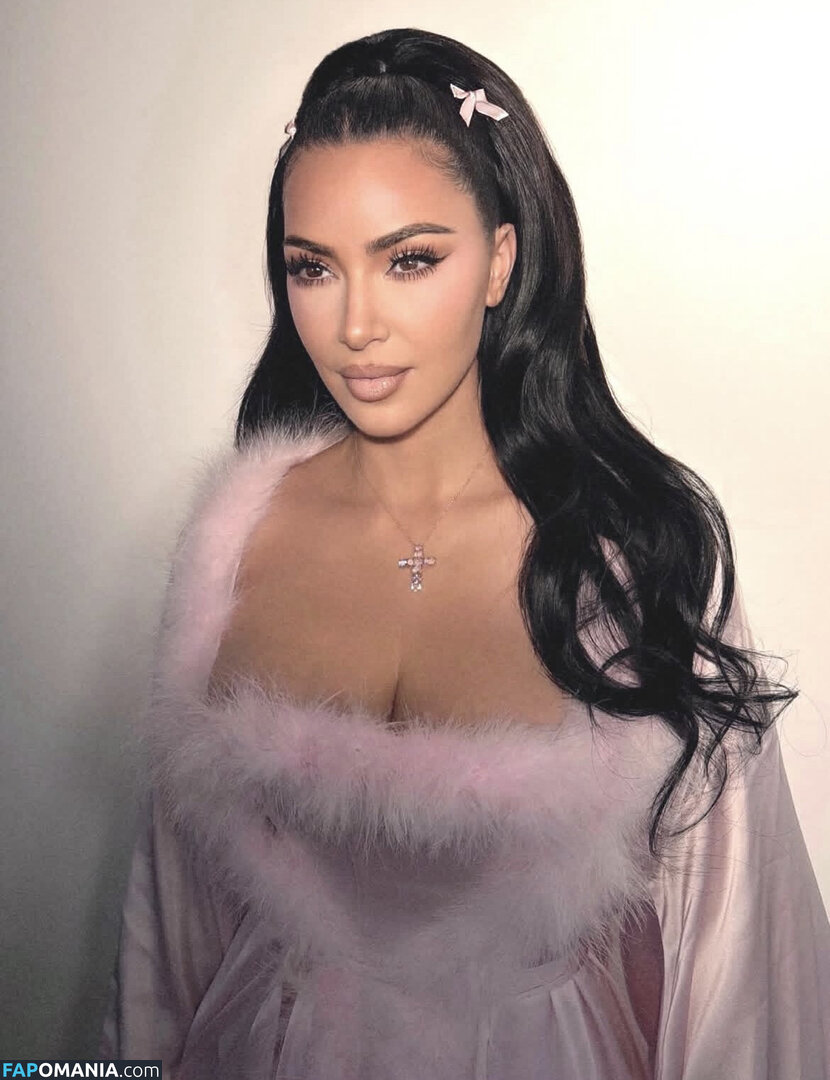 Kim Kardashian / kimkadarshian / kimkardashian Nu OnlyFans  Foto vazada #126