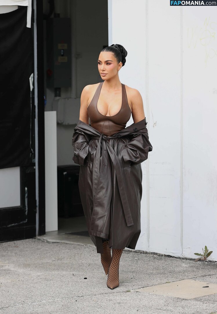 Kim Kardashian / kimkadarshian / kimkardashian Nu OnlyFans  Foto vazada #148