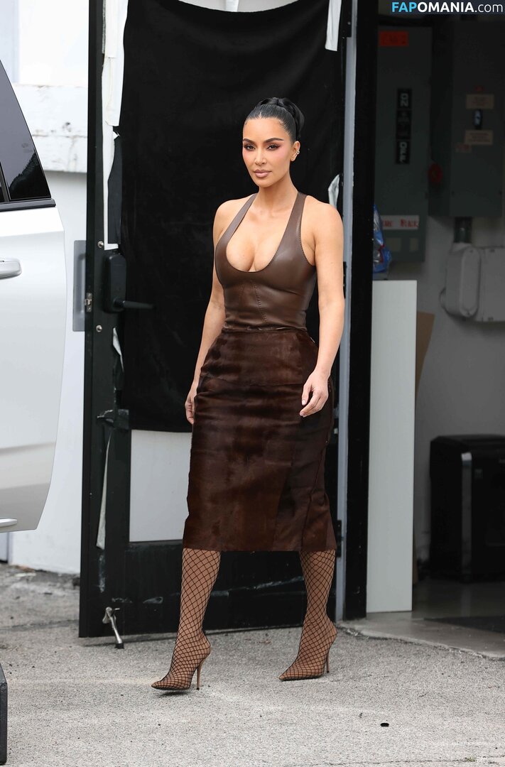 Kim Kardashian / kimkadarshian / kimkardashian Nu OnlyFans  Foto vazada #149
