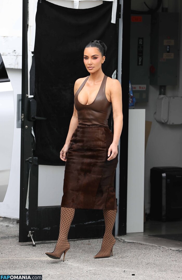 Kim Kardashian / kimkadarshian / kimkardashian Nu OnlyFans  Foto vazada #153