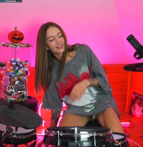 Kriss Drummer / Kristina Rybalchenko / kriss_drummer Nu OnlyFans  Foto vazada #2