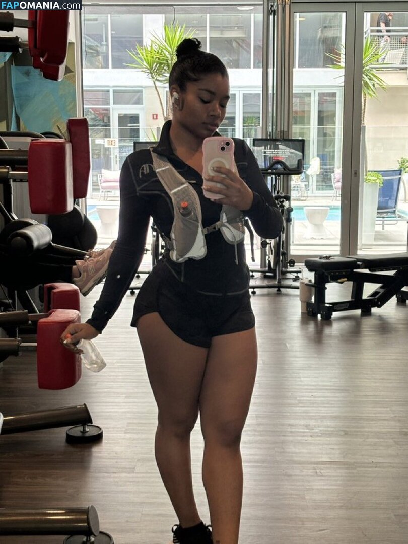Kyylareneee / kurlykyy / kurrlyyy / kyylarenee Nu OnlyFans  Foto vazada #15