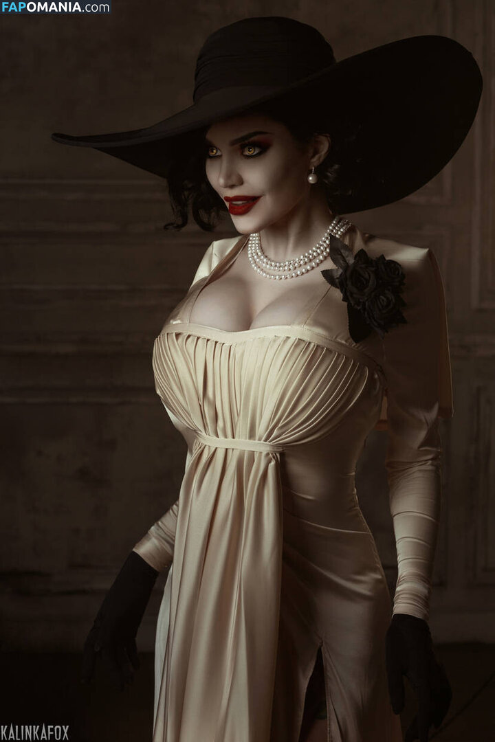 Alcina Dimitrescu and Bela Dimitrescu / Cassandra Dimitrescu / Daniela Dimitrescu / Lady Dimitrescu / ladydumitrescu Nu OnlyFans  Foto vazada #2