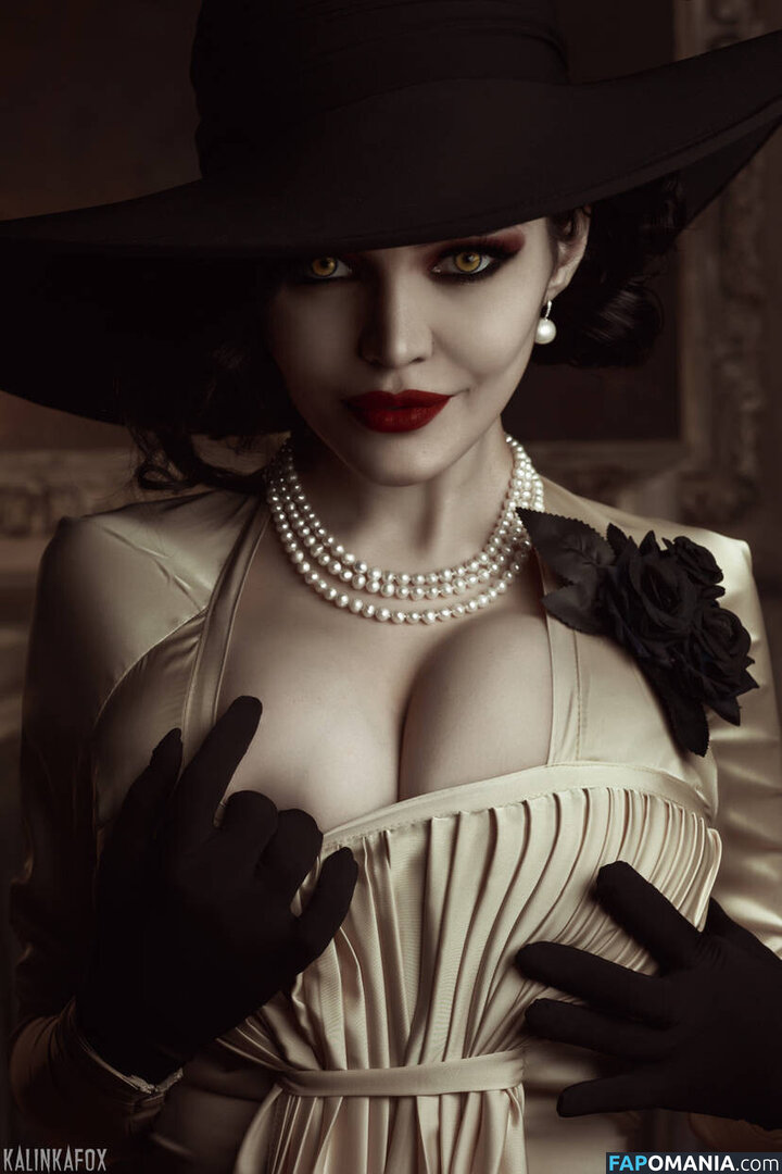 Alcina Dimitrescu and Bela Dimitrescu / Cassandra Dimitrescu / Daniela Dimitrescu / Lady Dimitrescu / ladydumitrescu Nu OnlyFans  Foto vazada #3