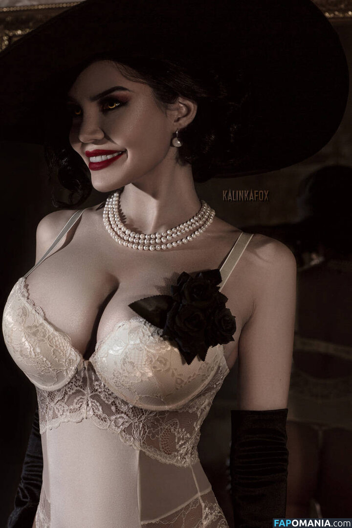 Alcina Dimitrescu and Bela Dimitrescu / Cassandra Dimitrescu / Daniela Dimitrescu / Lady Dimitrescu / ladydumitrescu Nu OnlyFans  Foto vazada #8