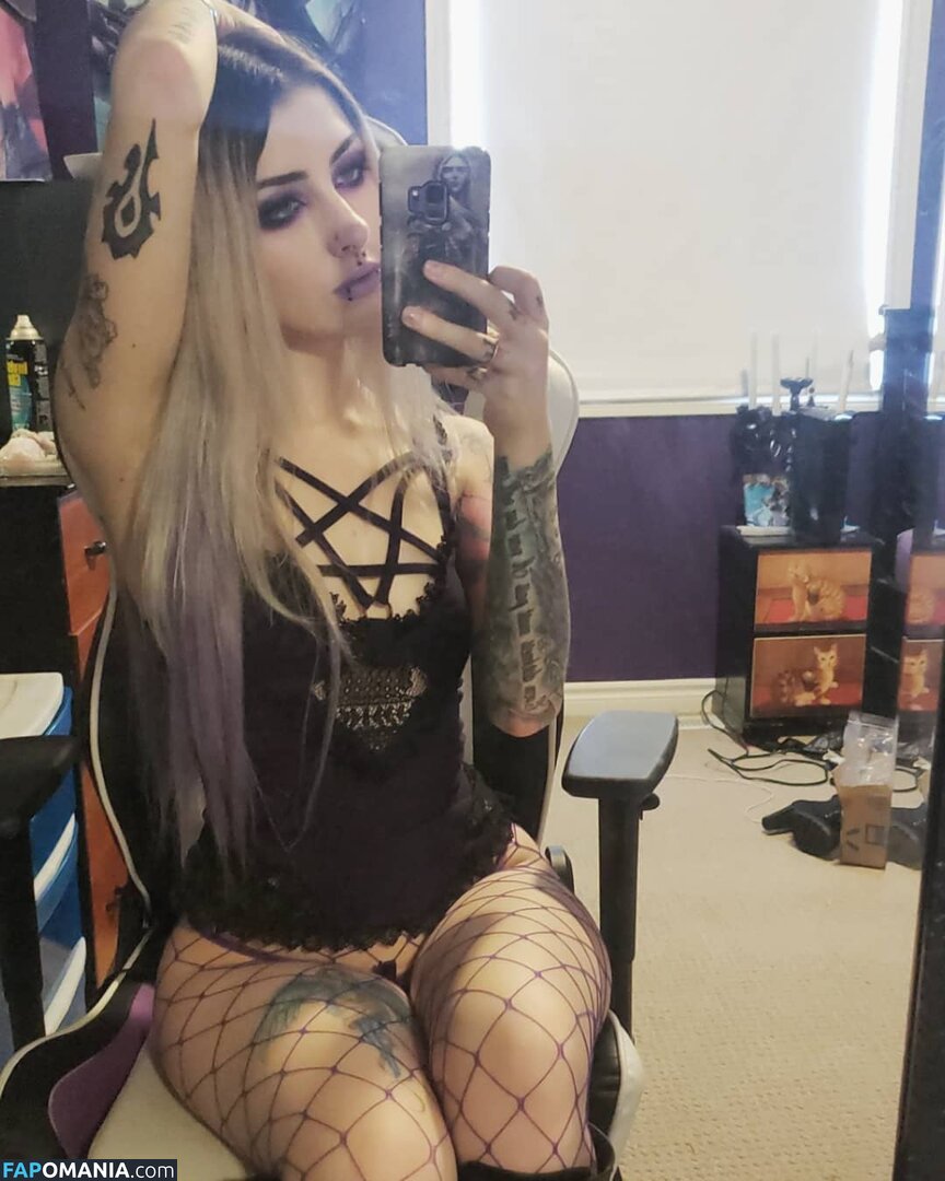 ladysurvival / ladysurvivalwow / onlyfungi Nu OnlyFans  Foto vazada #2